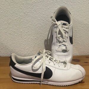Nike Classic White and Black Trainers